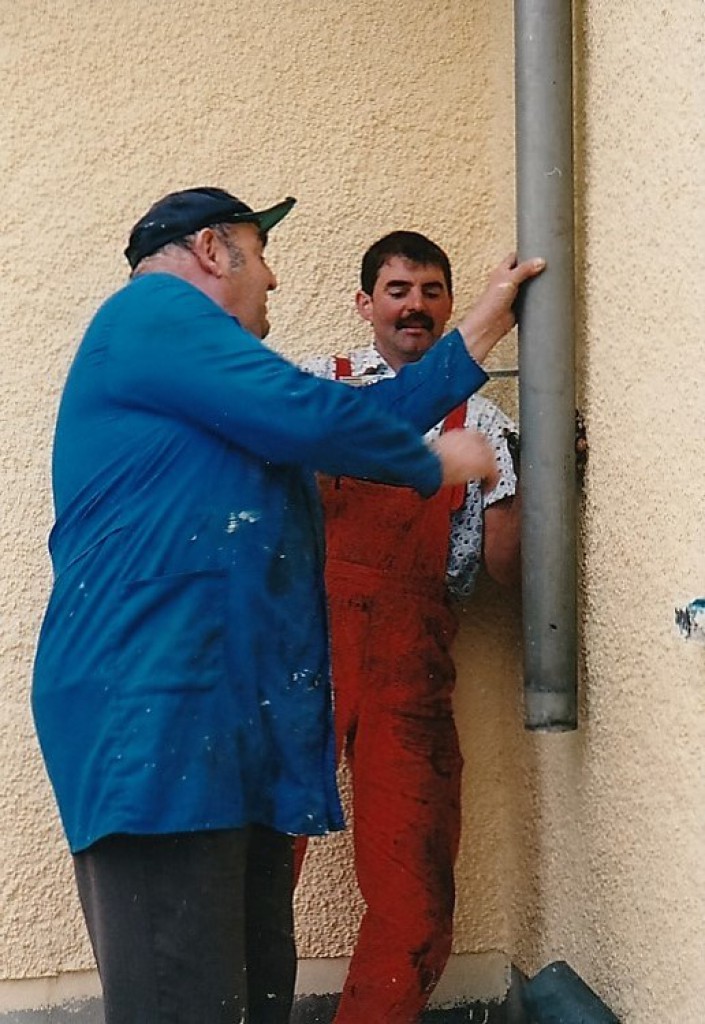 Unser Henry beim Arbeitseinsatz am Sportlerheim